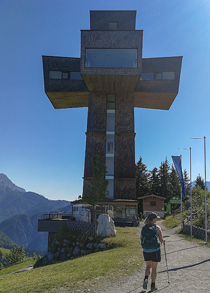 Endlich da - das begehbare Gipfelkreuz "Jakobskreuz" am Waiwi-Weitwandweg