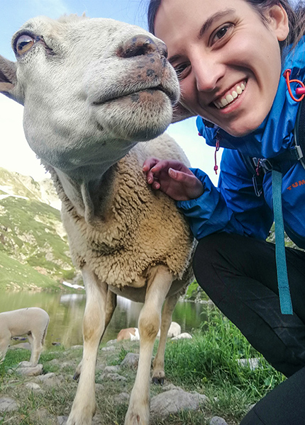 Claudia mit Schaf